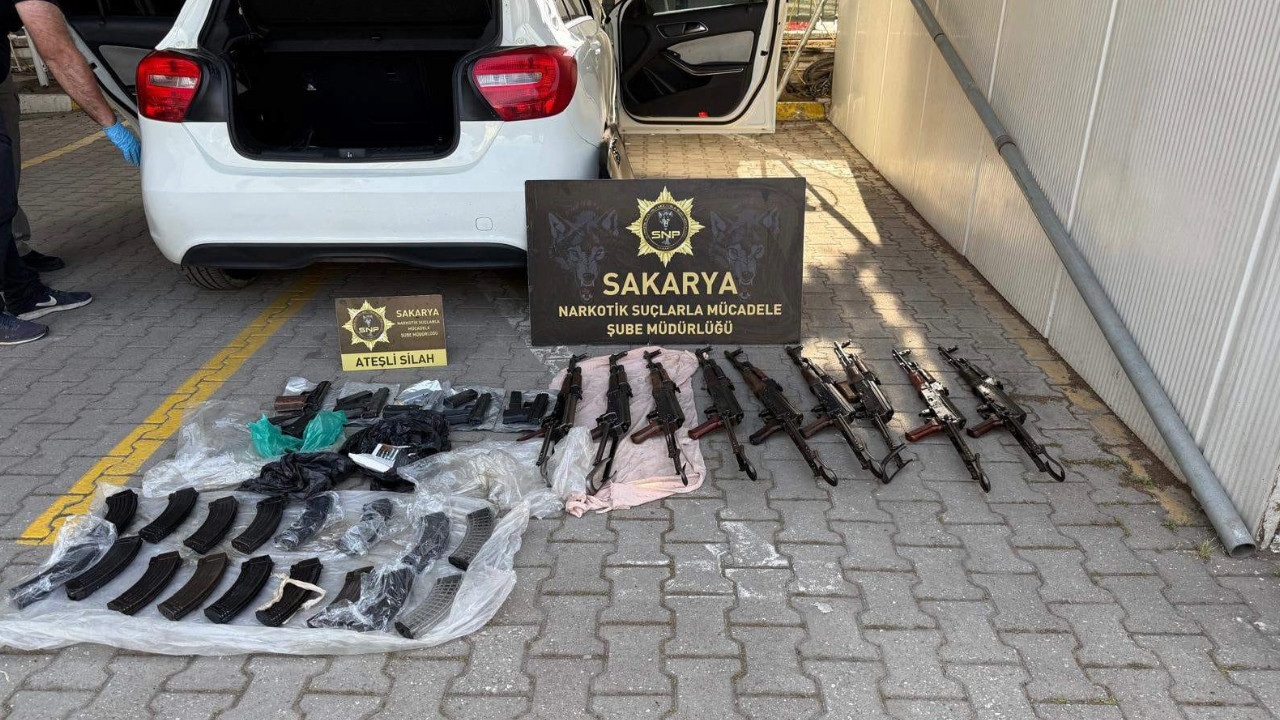 Uyuşturucu sandılar, polisin kullandığı araçtan cephanelik çıktı