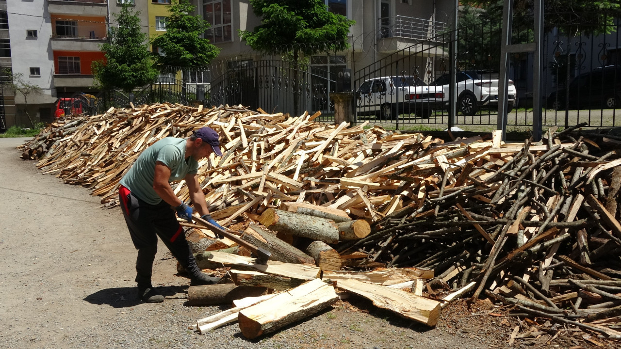 Günde 3 ton odun kırıyor, aylık 80 bin TL kazanıyor