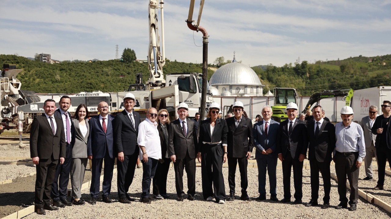 İkinci fabrikayı açtığı gün üçüncüsünün temelini attı