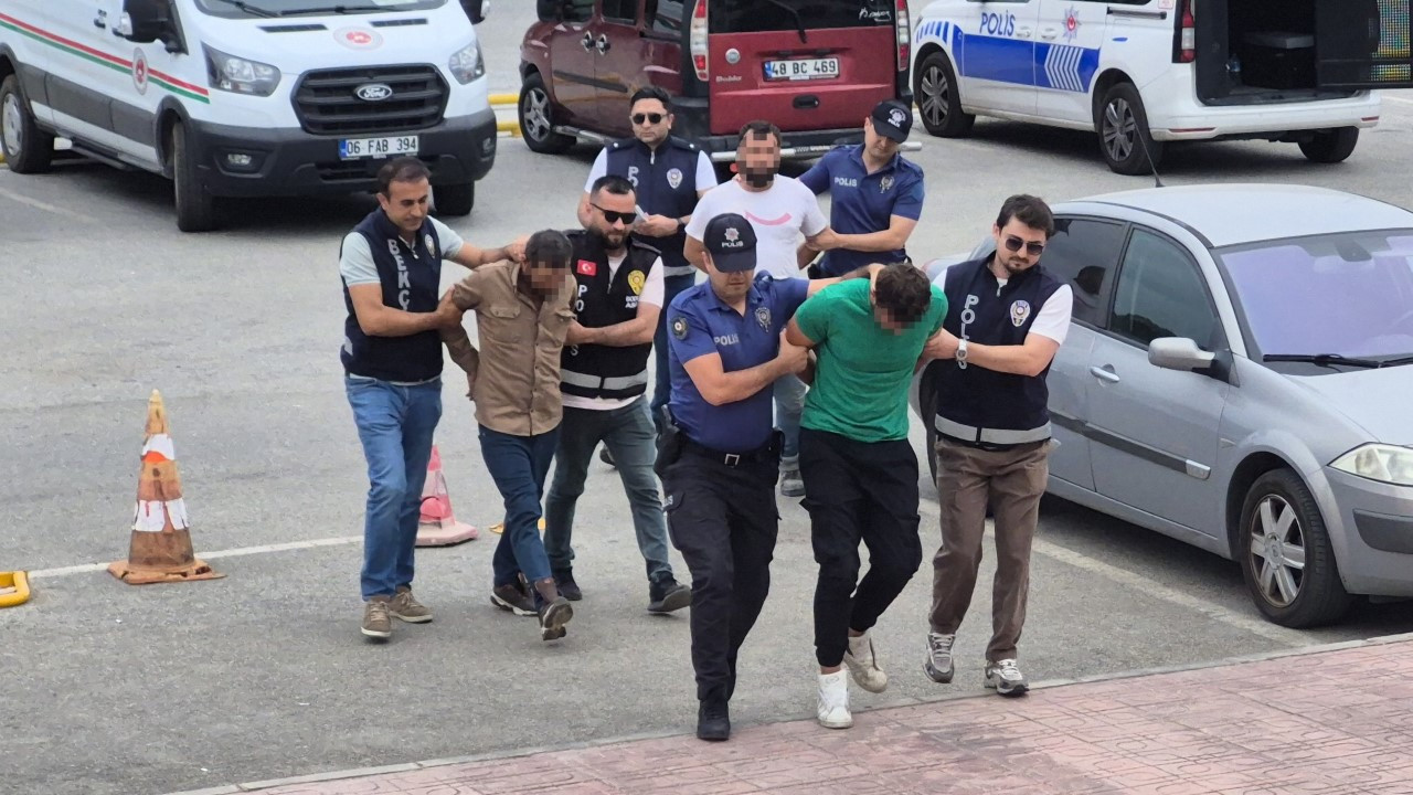 Polisleri yaralayıp serbest kaldılar