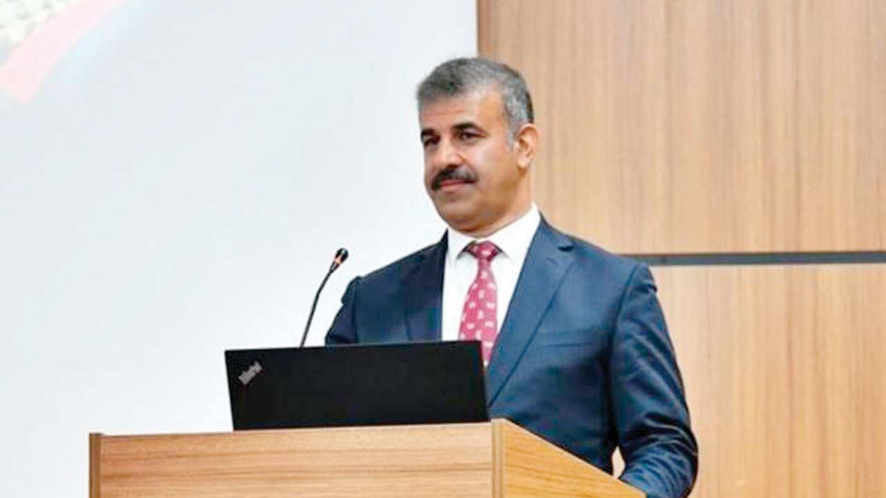 Uçuk maaş bağlattı koltuğundan oldu!