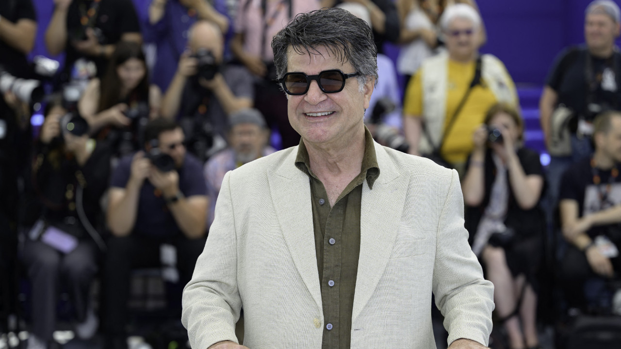 Ödüllü yönetmen Cafer Penahi'ye hapis cezası ve seyahat yasağı