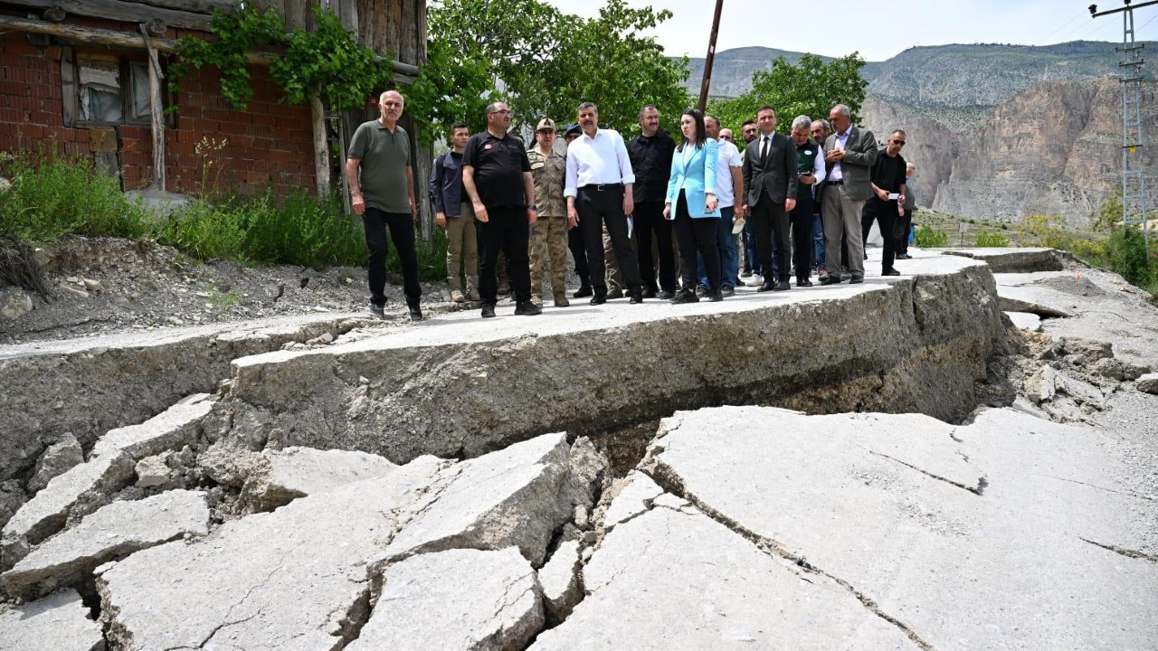 Toprak kaydı: Hasarlı 38 ev tahliye edildi