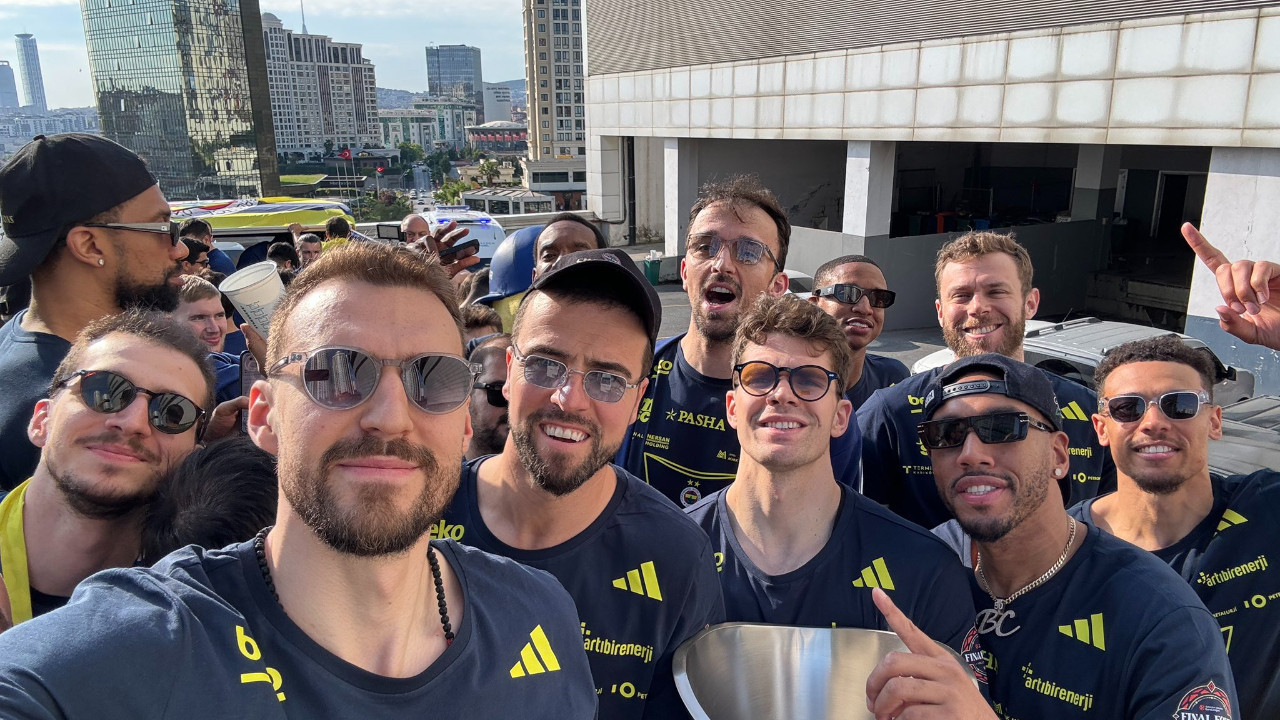 Fenerbahçe Beko şampiyonluk coşkusunu sokaklara taşıdı