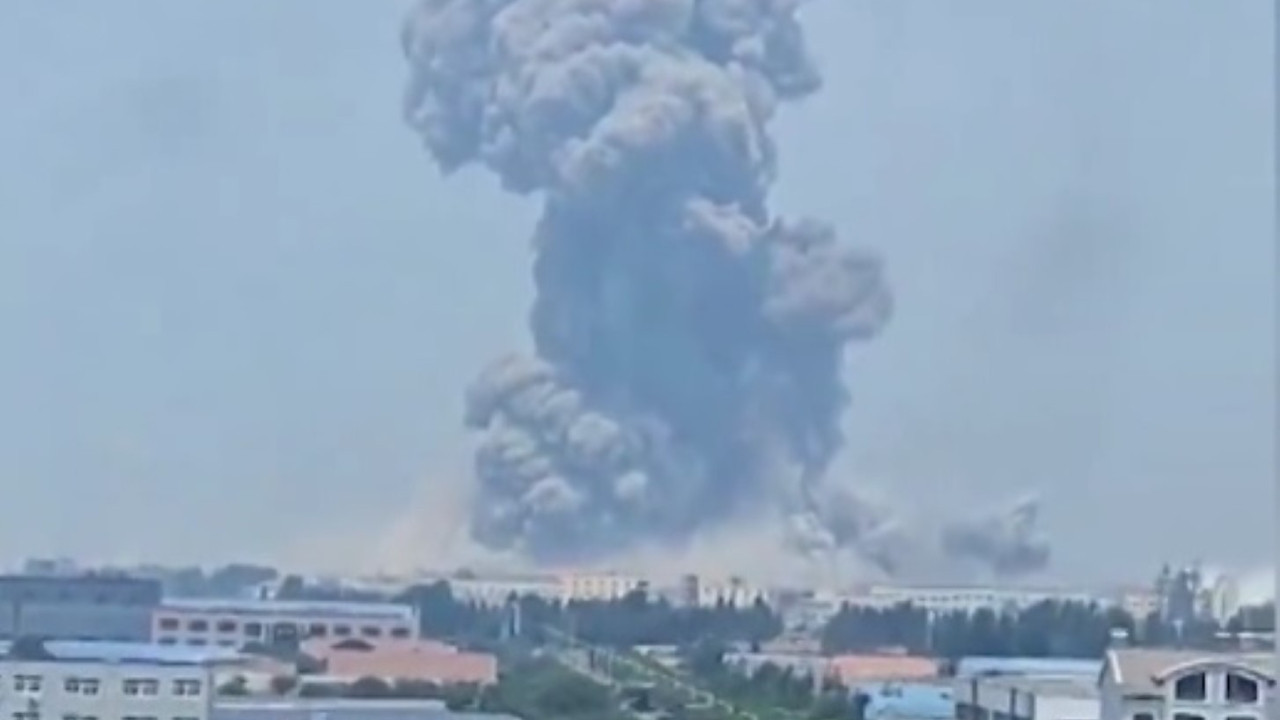 Kimya fabrikasında şiddetli patlama