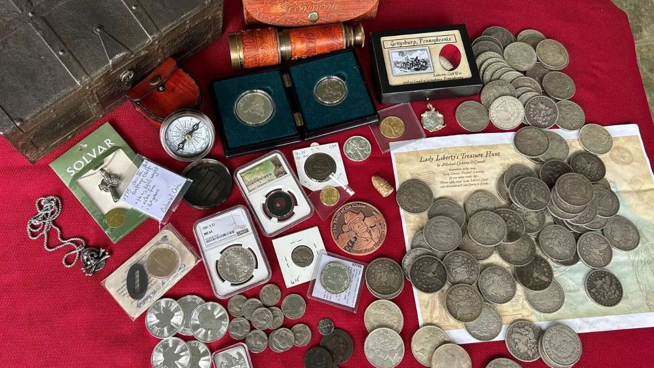 Bahçıvan parkta temizlik yaparken saklı hazine buldu