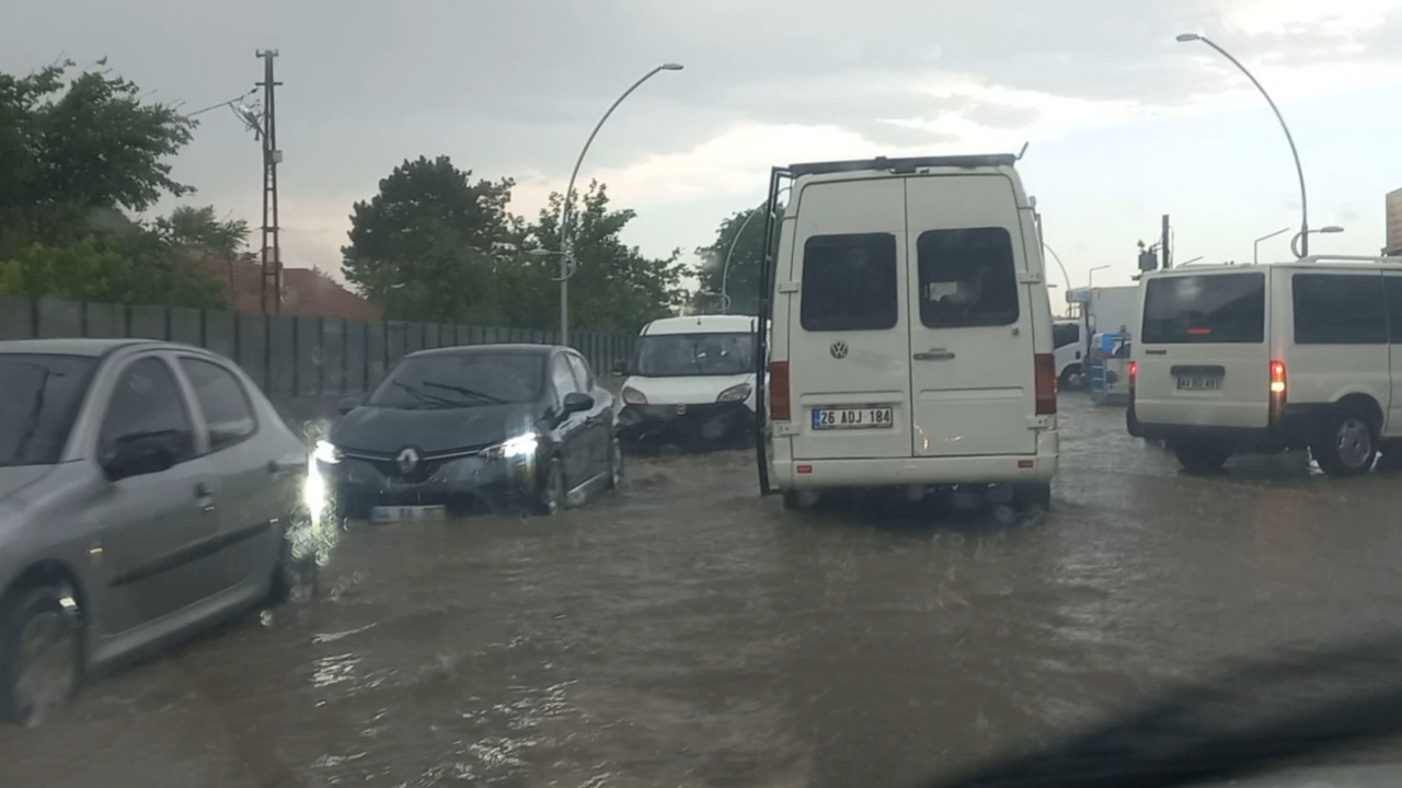 Malatya'da yollar göle döndü