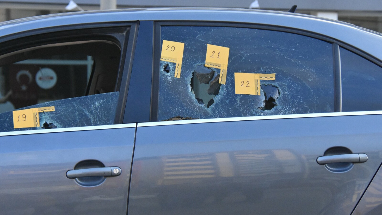 İzmir'de otomobile silahlı saldırı: 3 ölü, 3 yaralı