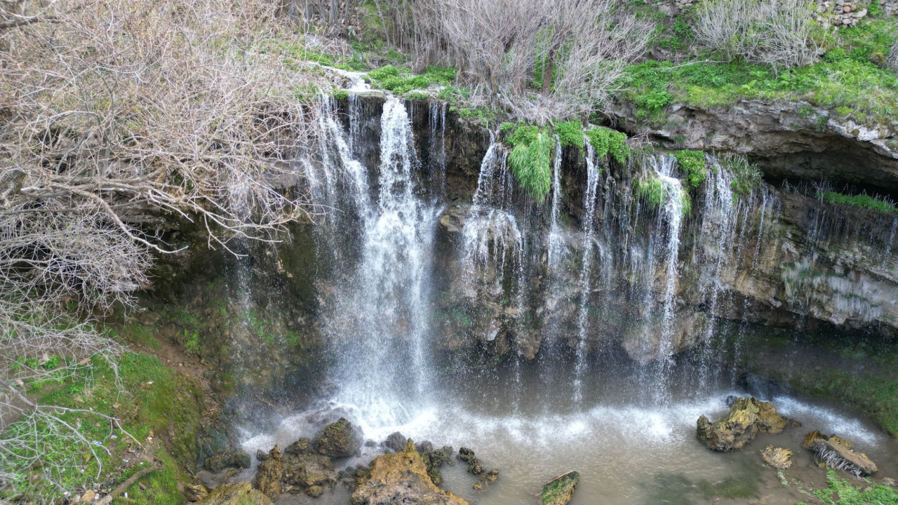Saklı cennet çöplerle boğuşuyor