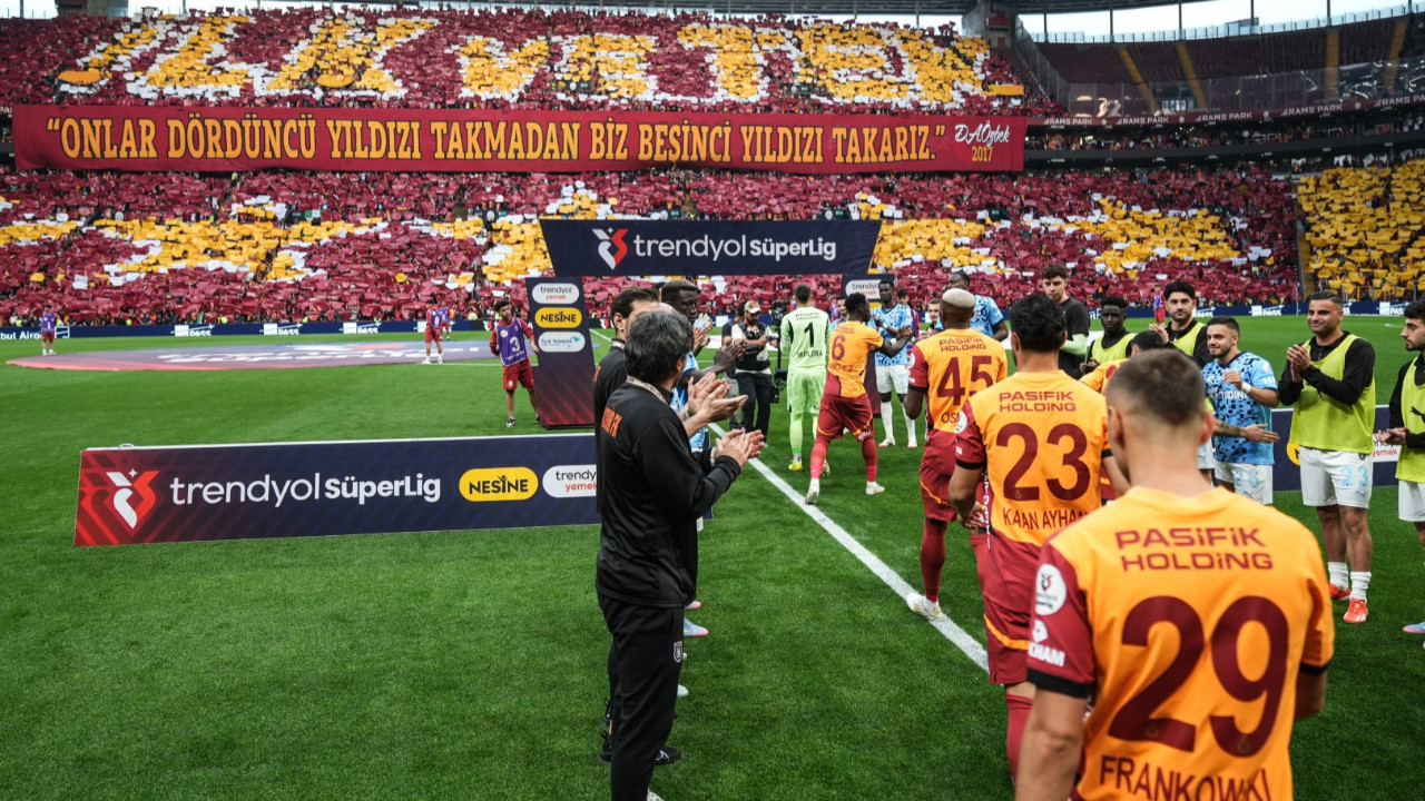 Başakşehir'den şampiyon Galatasaray'a alkış