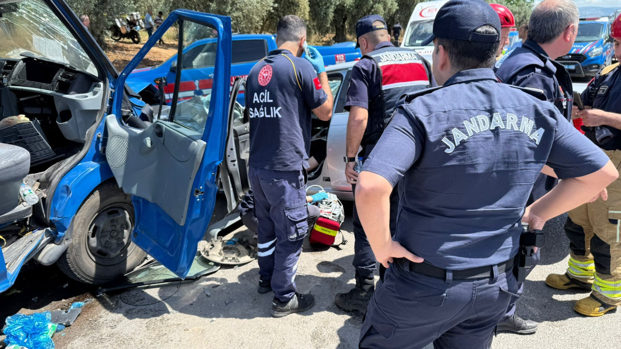 Jandarma aracıyla otomobil çarpıştı: Ölü ve yaralılar var