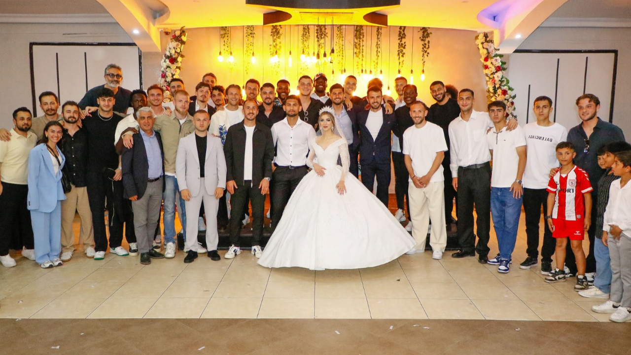 Samsunsporlu futbolcular düğünde coştu