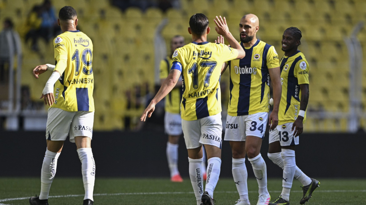 Fenerbahçe 7 dakikada geri döndü: Kadıköy'de 6 bin taraftara 3 puanlı veda