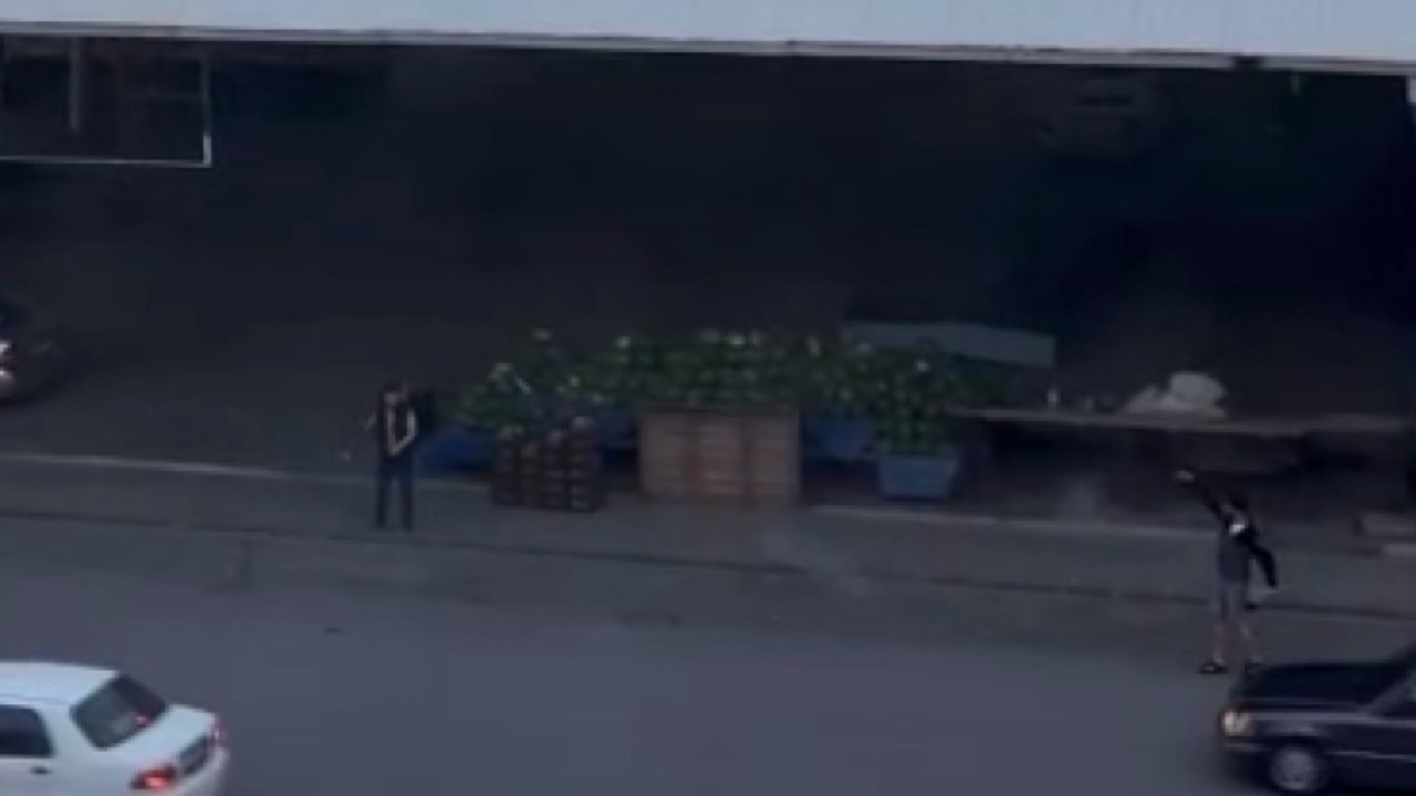 İş arkadaşını başından tüfekle vurdu