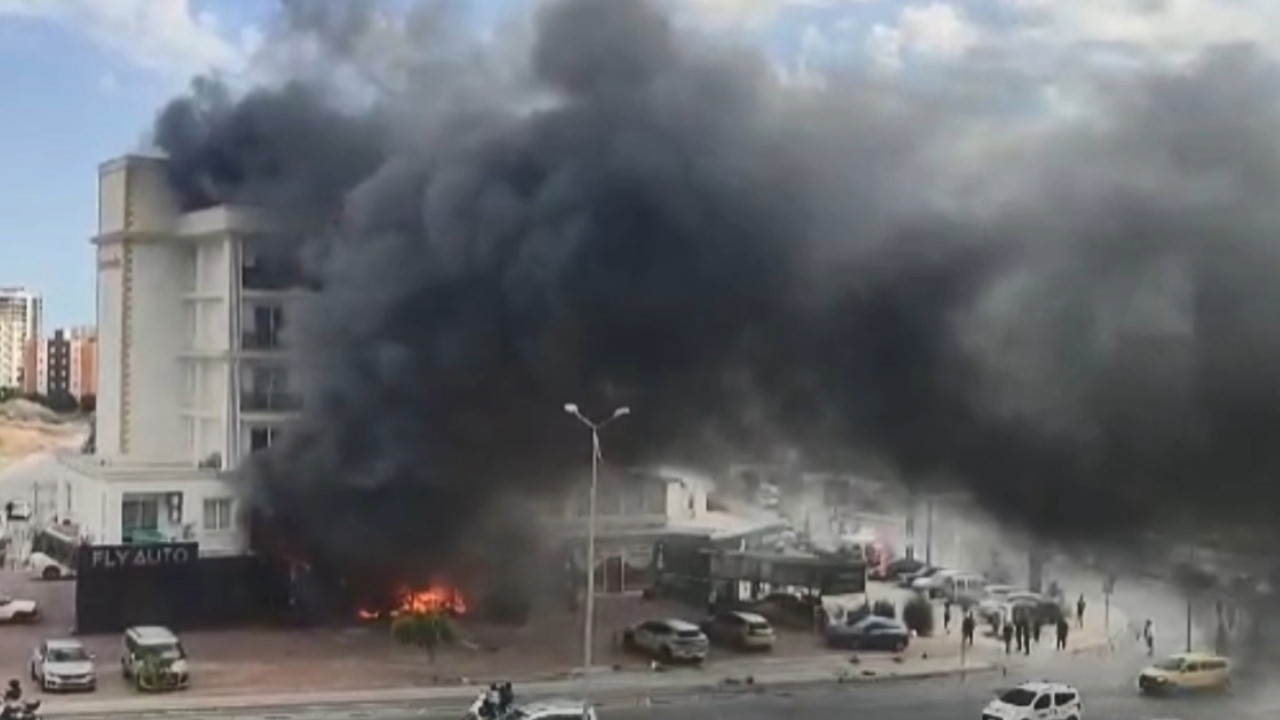 Korkutan yangın! Patlama sesleri ile alevler yükseldi