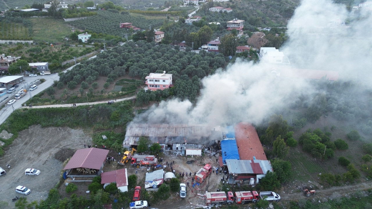 Depremden kurtardığı malını yangından kaçıramadı