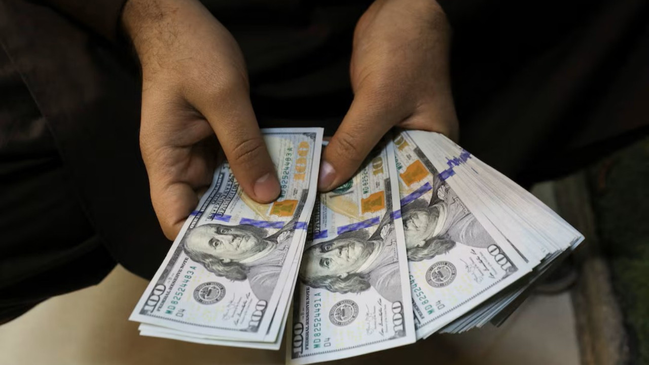 Dolar haftanın ilk işlem gününde yatay