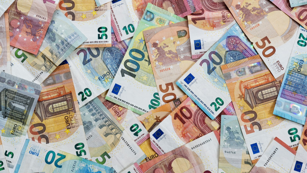 Komşunun Euro’ya geçişine yeşil ışık