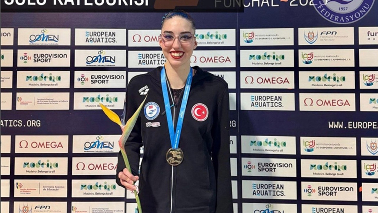 Milli yüzücü Selin Hürmeriç'ten altın madalya geldi