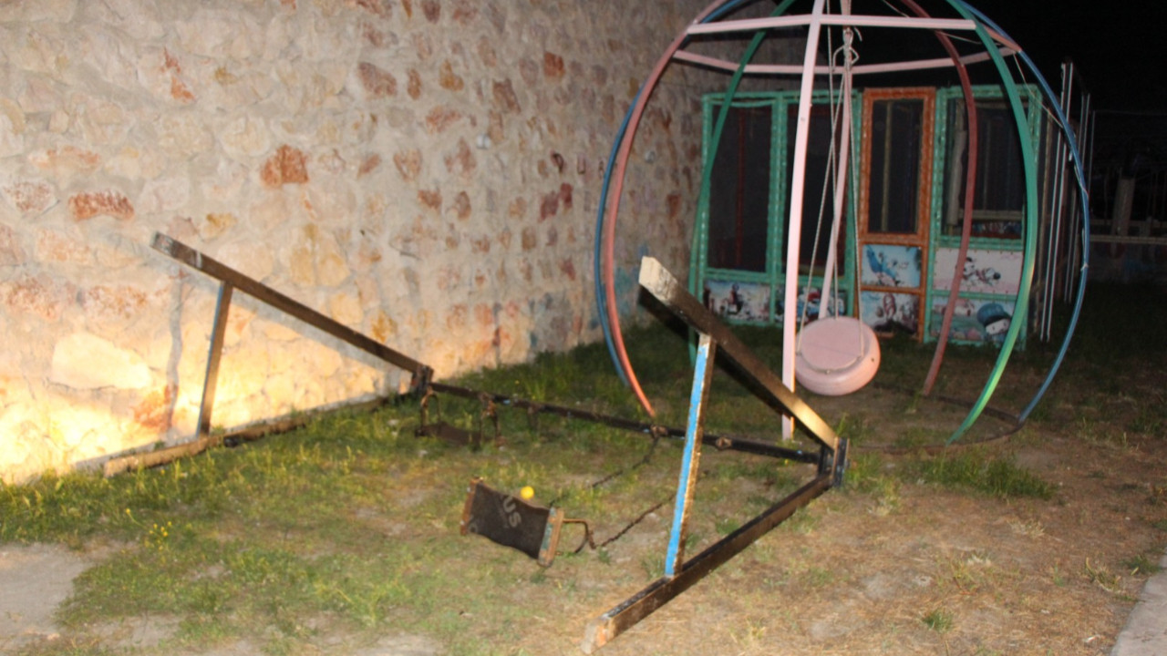 4 yaşındaki çocuk, salıncağın altında can verdi