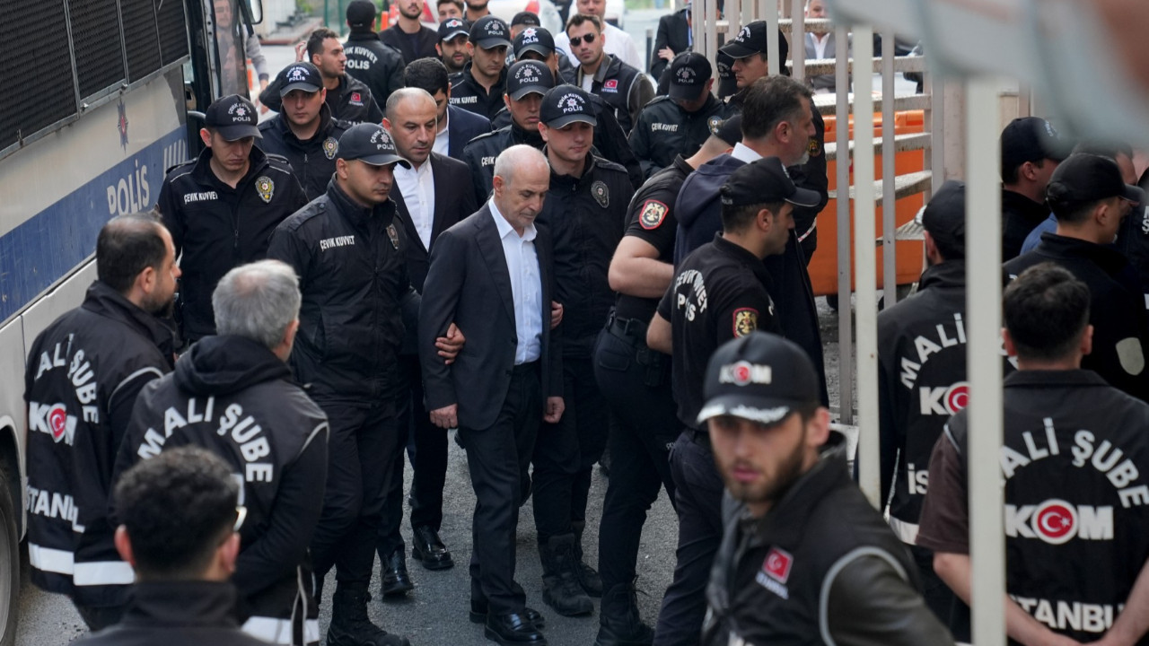 CHP'li beş başkan görevden uzaklaştırıldı