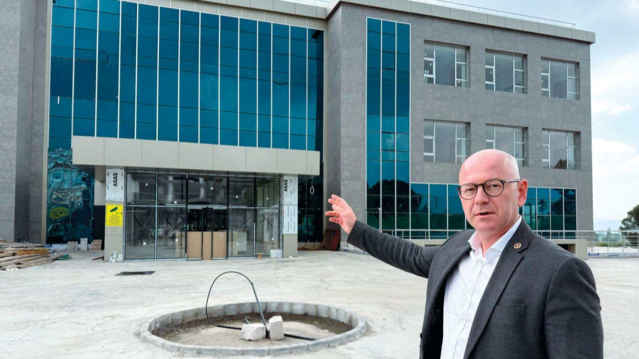 Milyarlarca lira aktı hastaneler açılamıyor