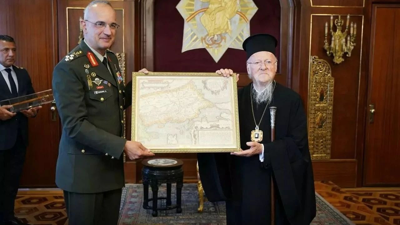 Yunan Genelkurmay Başkanı'nın tartışmalı hediyesine MSB'den tepki: Nostaljik avuntu