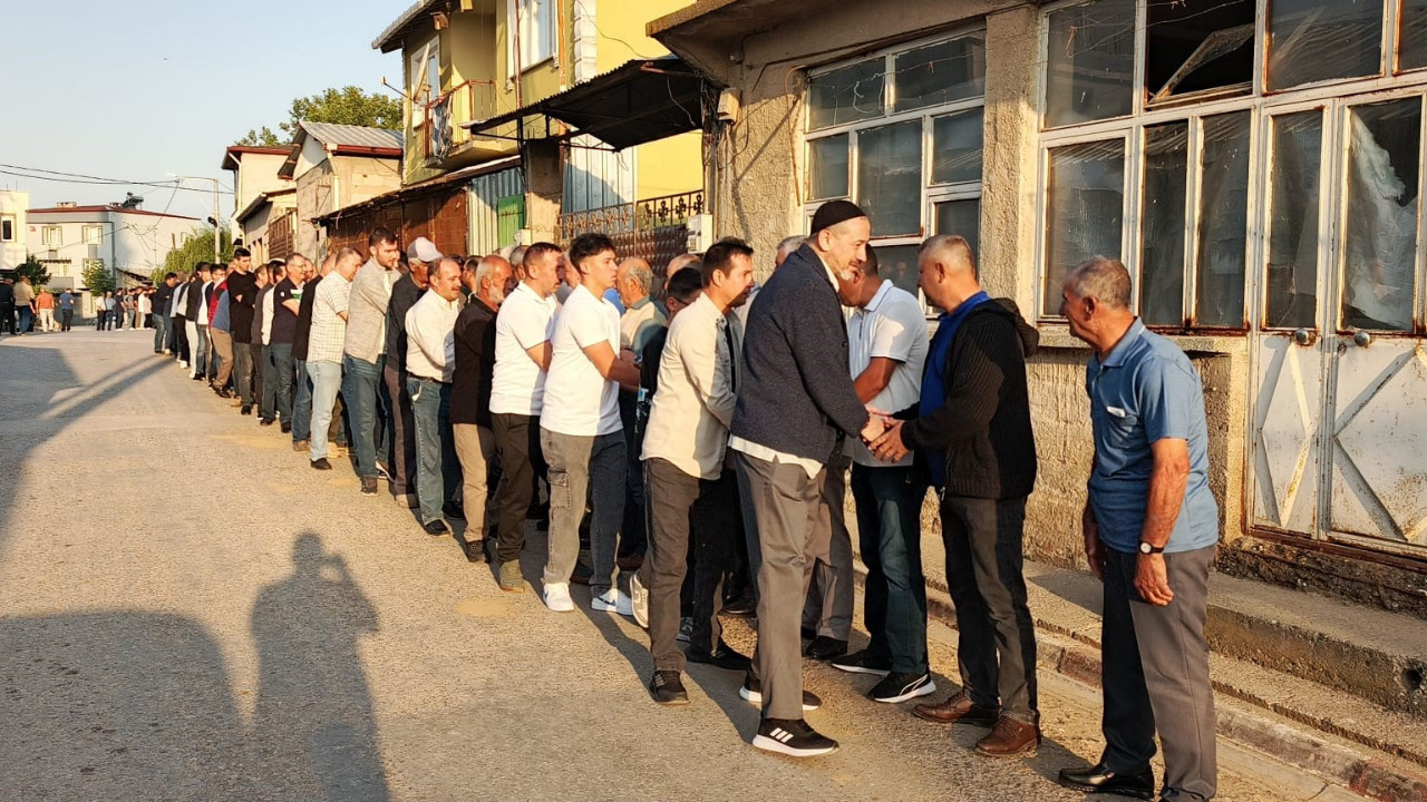 Bu köyde bayram 200 yıldır aynı gelenekle başlıyor