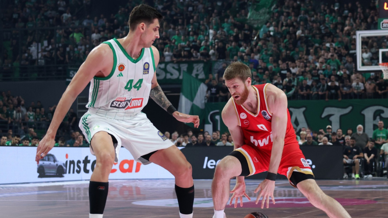 Ergin Ataman yine atıldı: Olympiakos, Panathinaikos’u devirdi