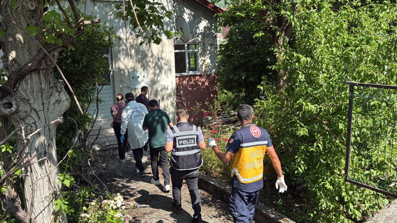 2 gündür haber alınamıyordu, evinin yanında ölü bulundu
