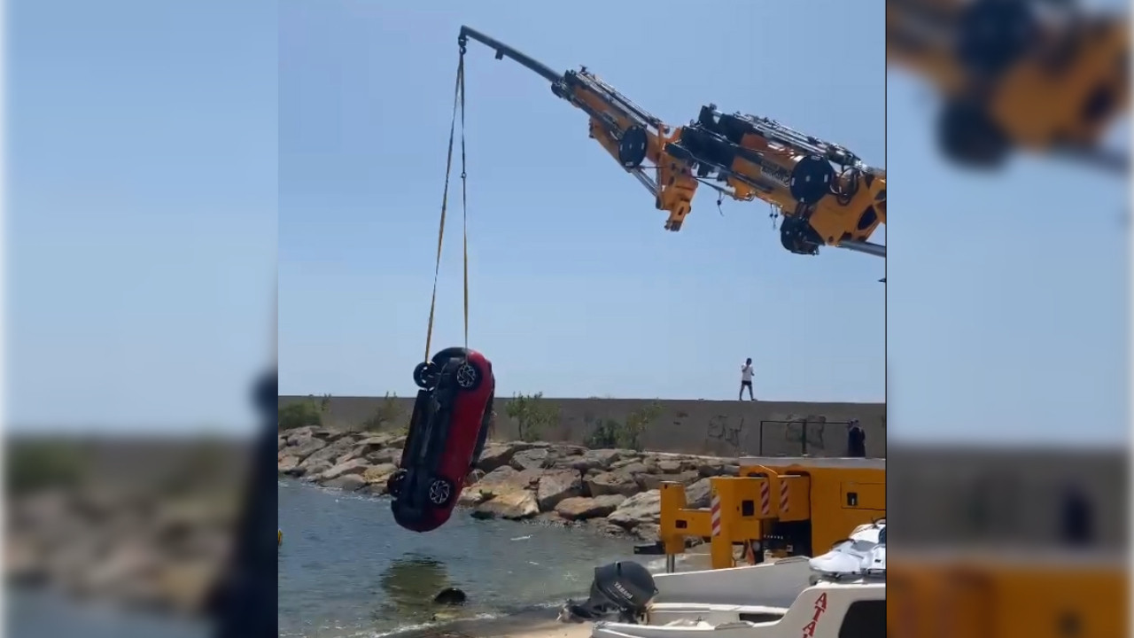 El freni çekilmeden park edilen otomobil denize düştü