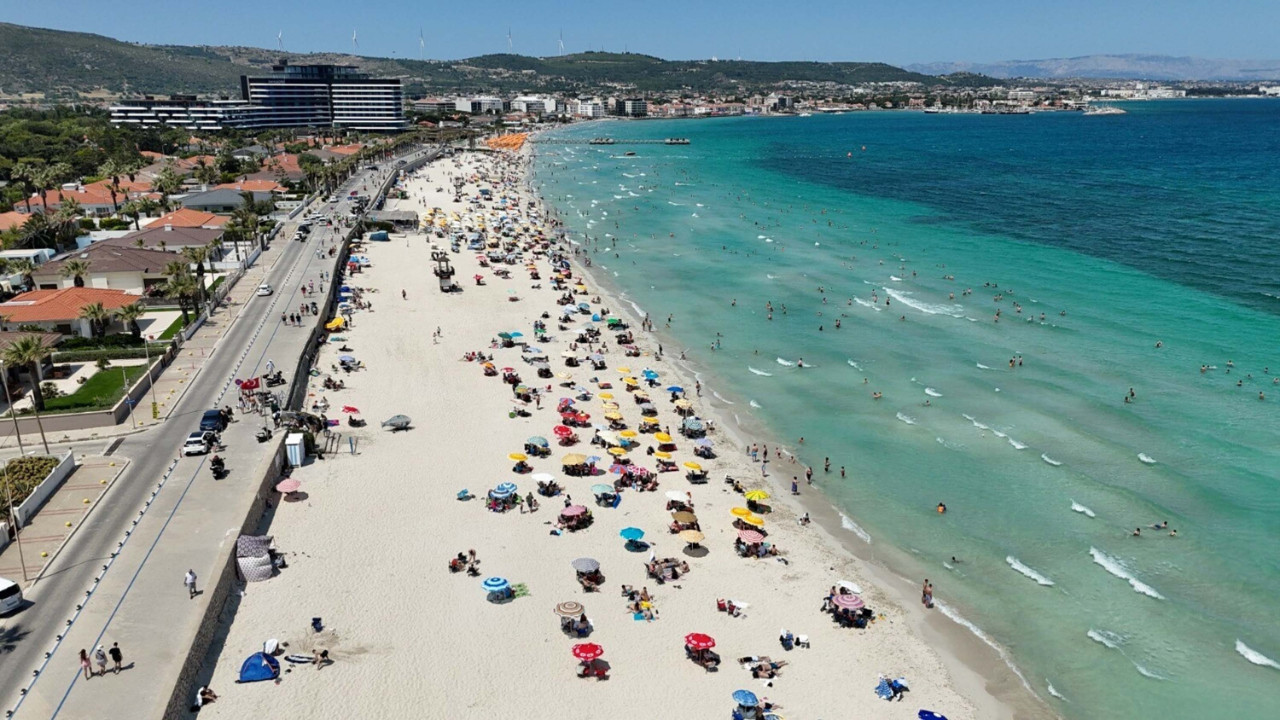 Herkes o ilçeye koştu: Plajlar doldu taştı nüfus 1 milyonu geçti