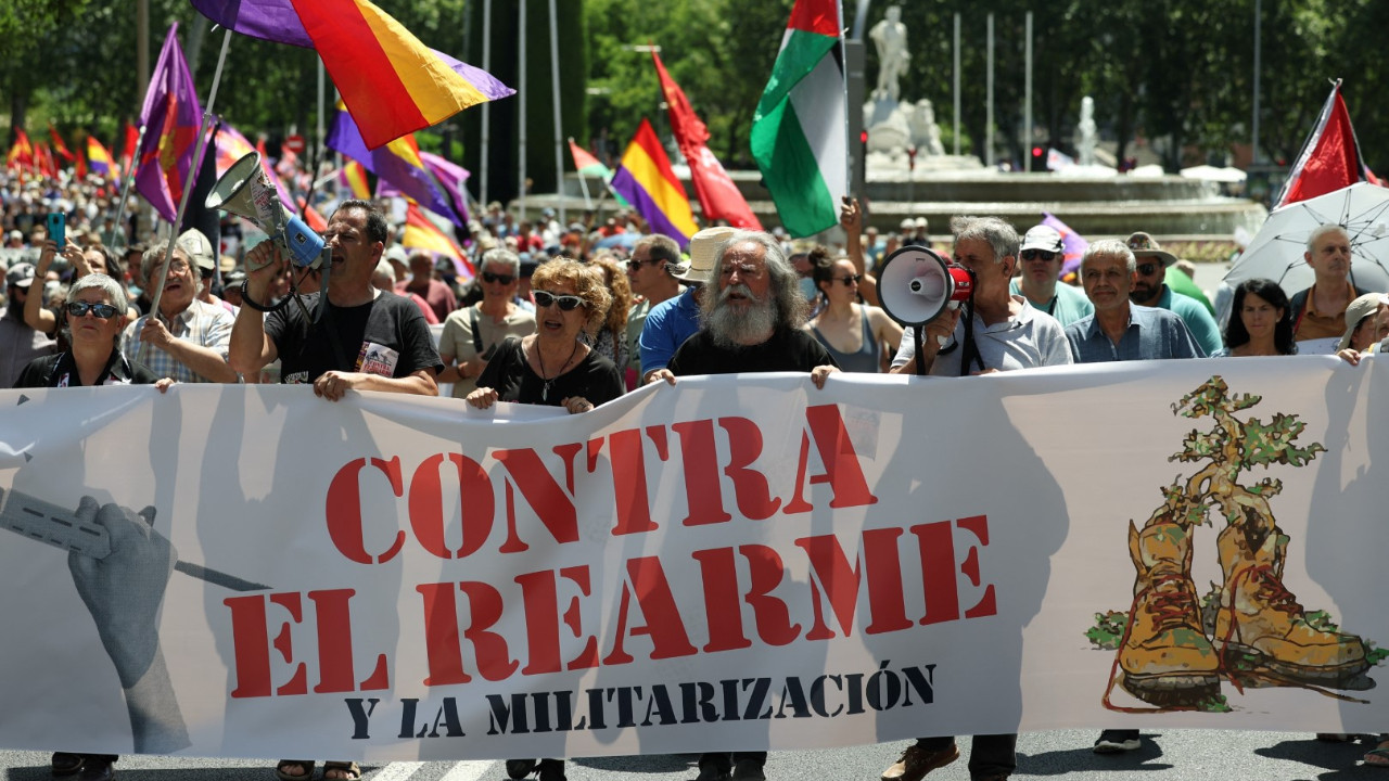 Silahlanmaya karşı dev gösteri