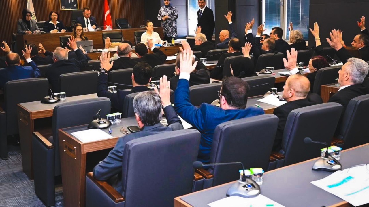 İstanbul'da seçim zamanı: 1 milyon 200 bin kişi 'vekili' bekliyor