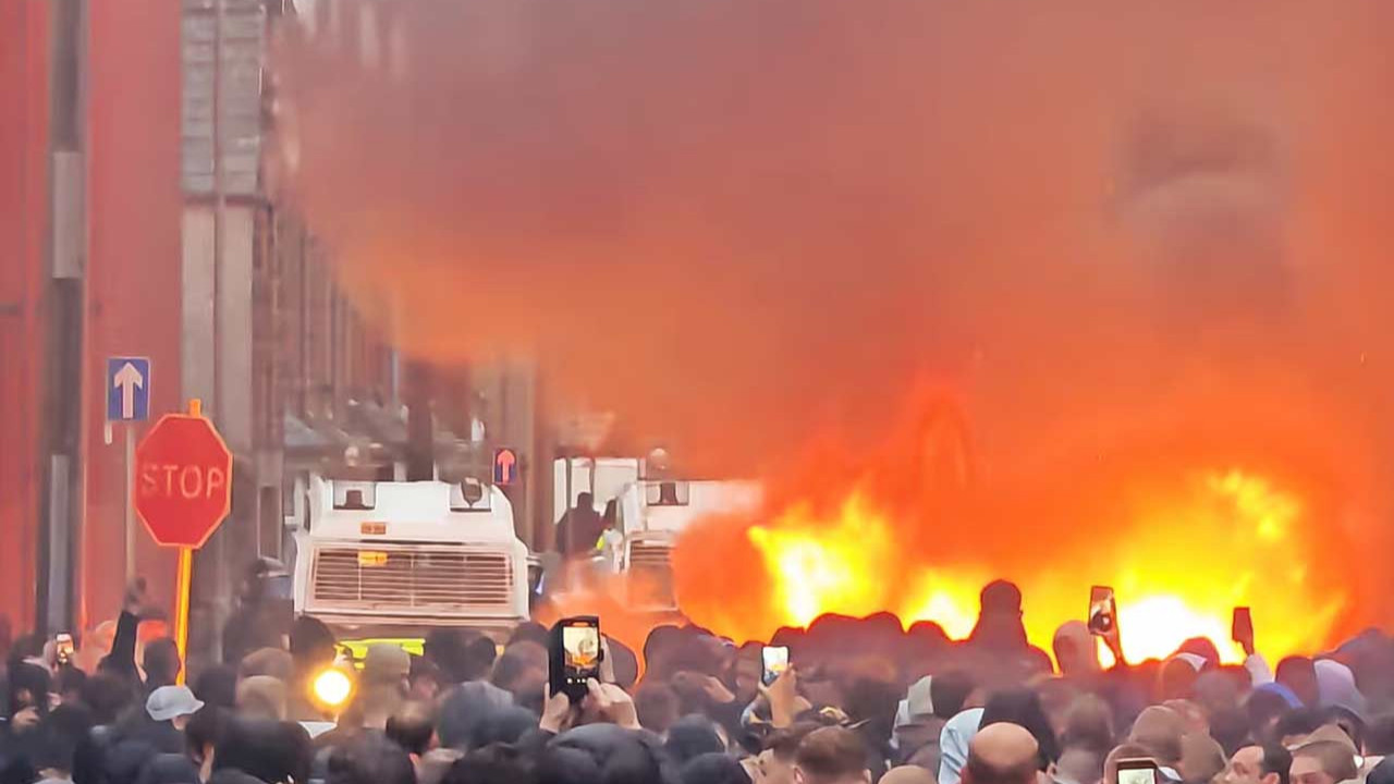 Kuzey İrlanda'da göçmenlerin iki evi ateşe verildi
