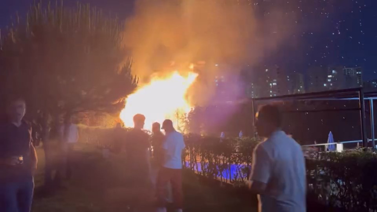 Avcılar'da düğüne katılanların attığı sigara izmariti parkta yangın çıkardı