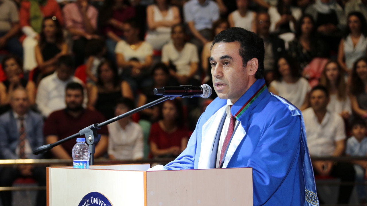 Dekanlık bile yapmıştı: YÖK onayladı, artık resmen profesör değil