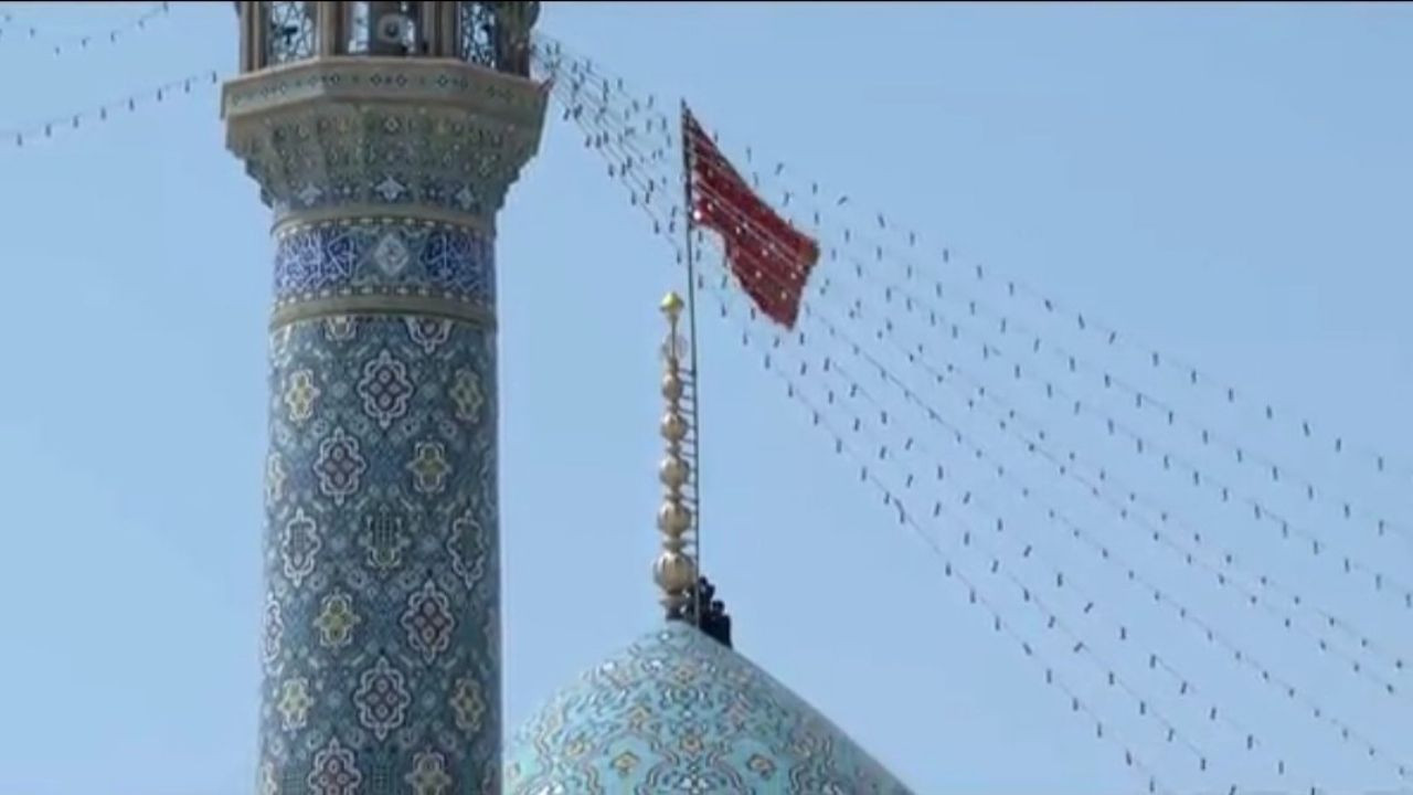 İran intikam bayrağını göndere çekti