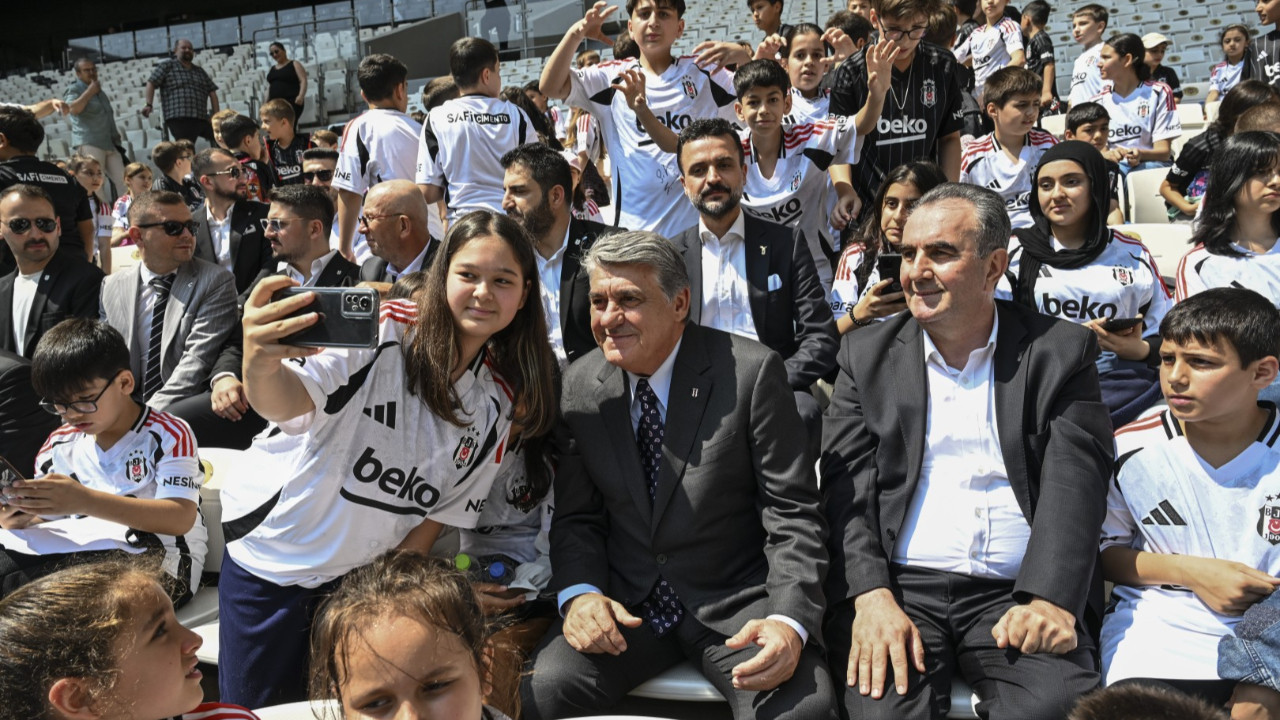 Serdal Adalı'dan 250 çocuğa forma hediyesi: Bu bir renk değil, bir duruştur