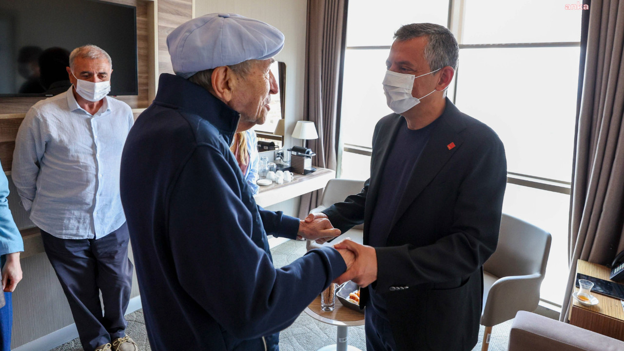 Özel, önceki CHP liderlerinin Babalar Günü'nü kutladı