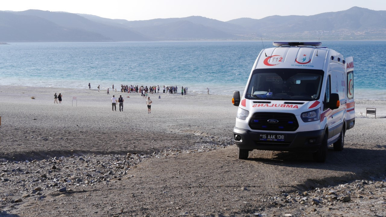 Salda Gölü, baba ile oğluna mezar oldu