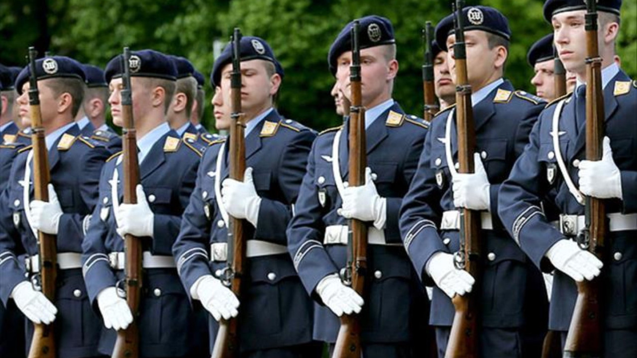 Alman ordusunda milli marş krizi