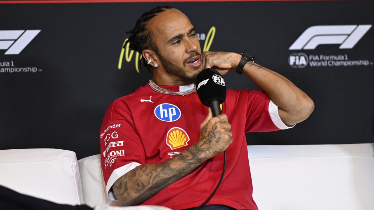 Hamilton'dan Ferrari'ye sert tepki: "Arka planda çok şey oluyor"