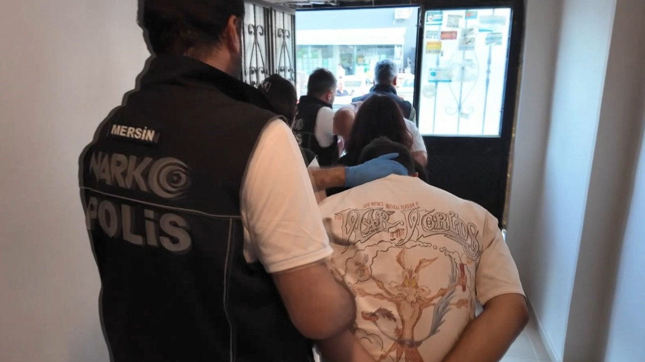 Balkondan attığı uyuşturucuyu dron 'yakaladı'