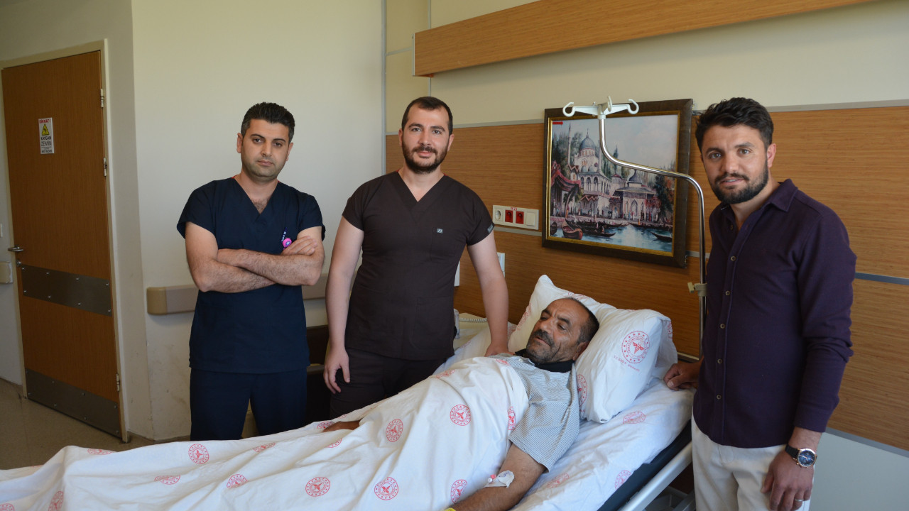 Karın ağrısı şikayetiyle gitti, böbreğinden dev kist çıktı