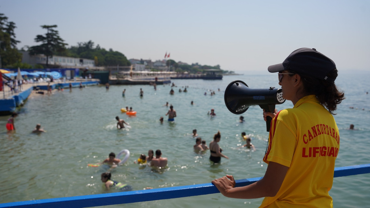 CHP'li belediyenin ücretsiz halk plajına bakanlık el koydu
