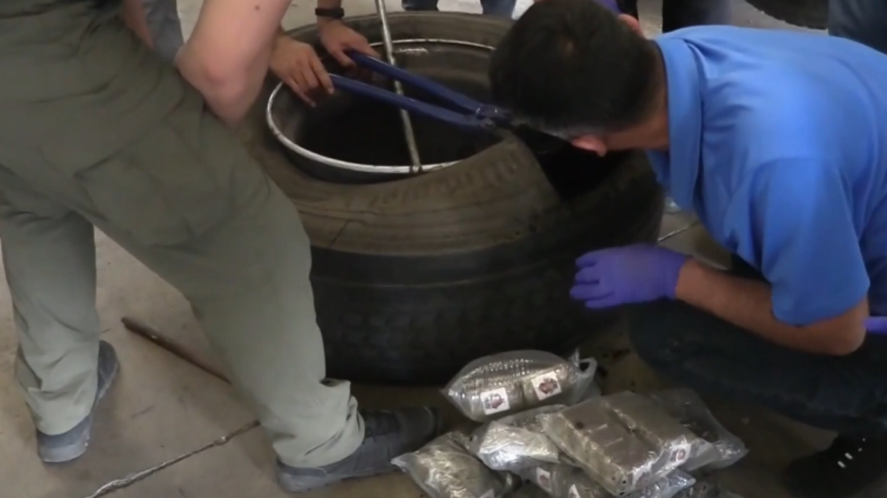 Sınırdaki TIR'lardan 212 kilo uyuşturucu çıktı