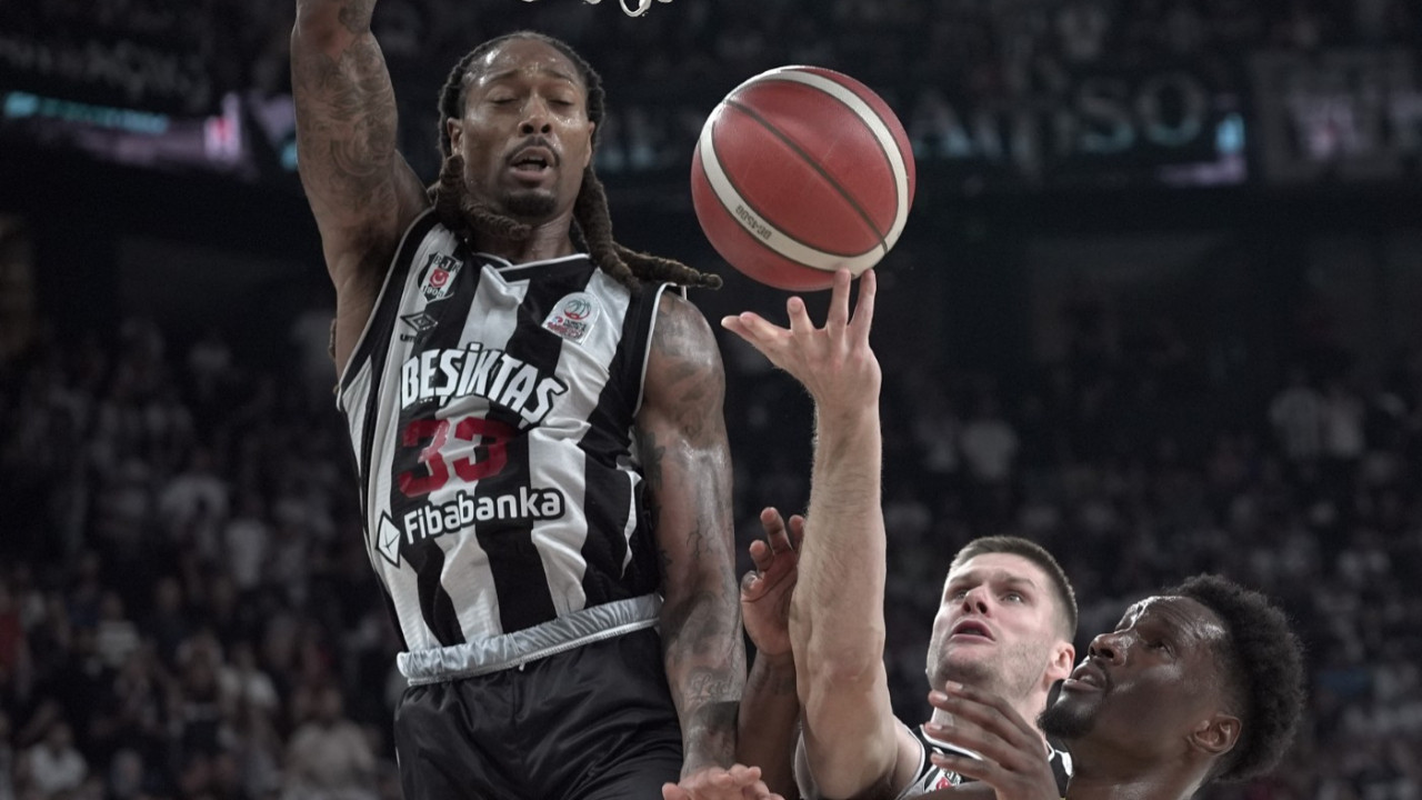 Beşiktaş pes etmedi, 98 sayı ile Fenerbahçe'yi devirdi