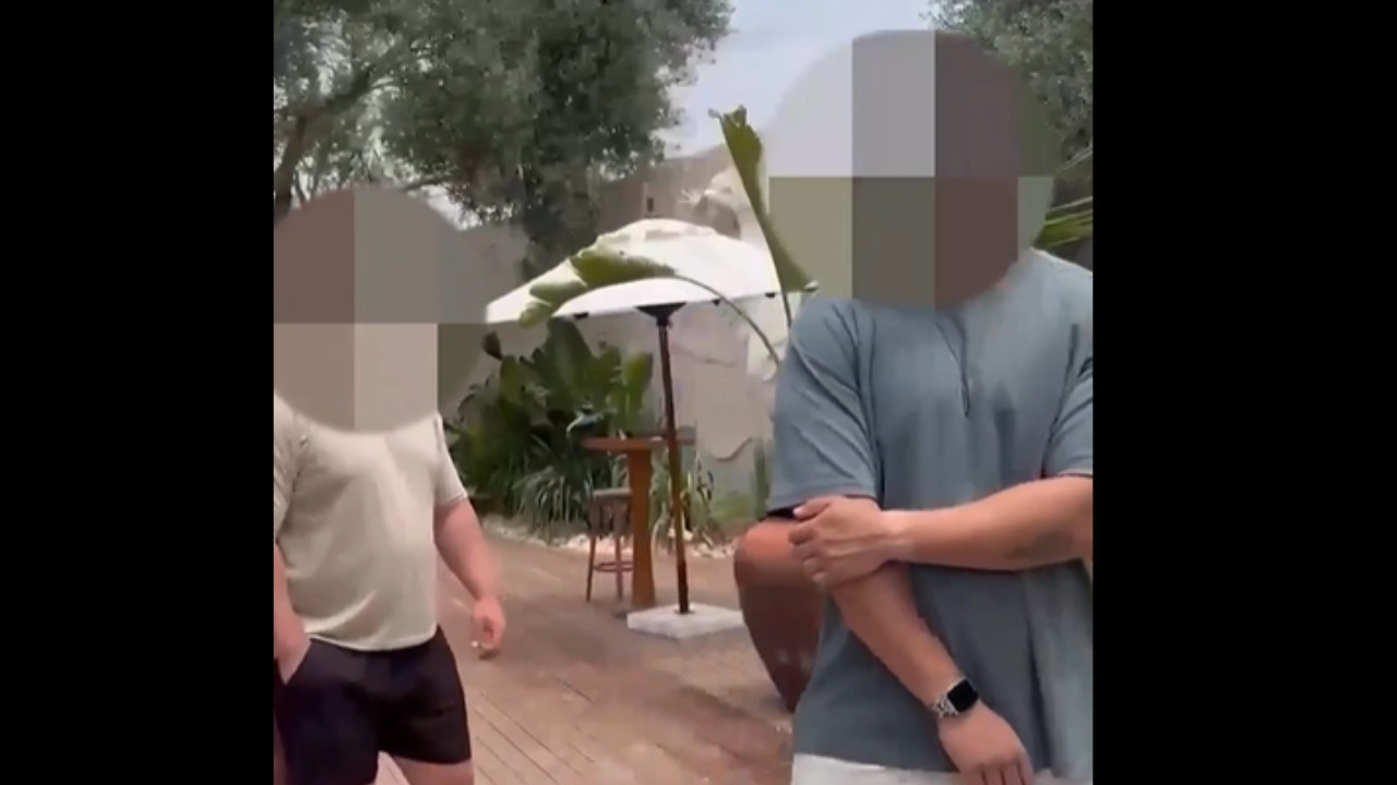 Çeşme'de tesettürlü kadının plaja alınmadığı iddiasına 3 gözaltı