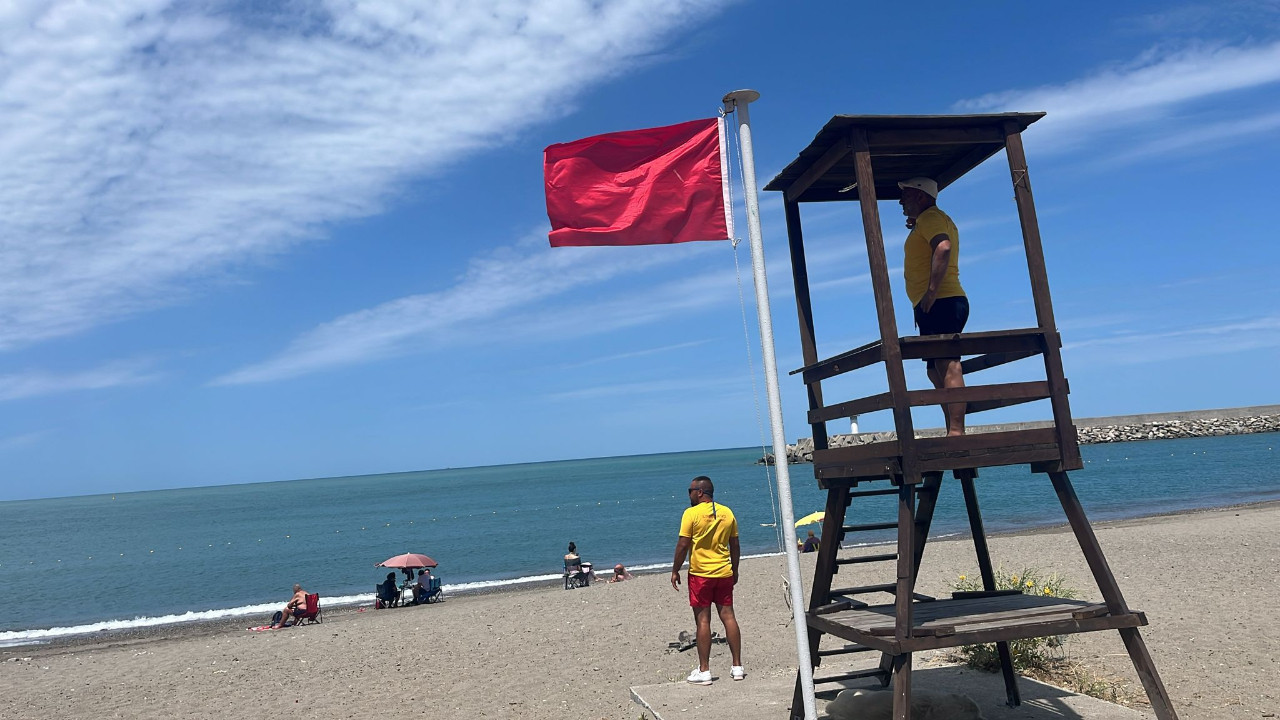 Deniz planları suya düştü: Bir ilçede daha kırmızı bayrak